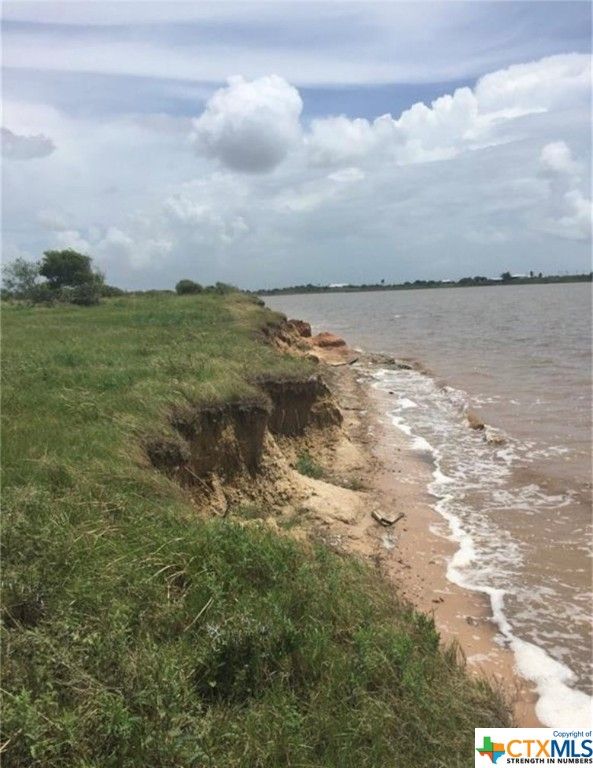 33 Fivemile Trail, Palacios, TX 77465