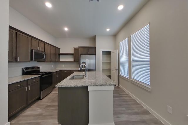 9835 Willow Creek Commerce Drive 420, Tomball, TX 77375
