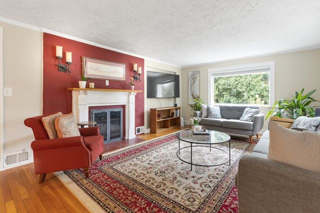37 Winter St, Wayland, MA 01778