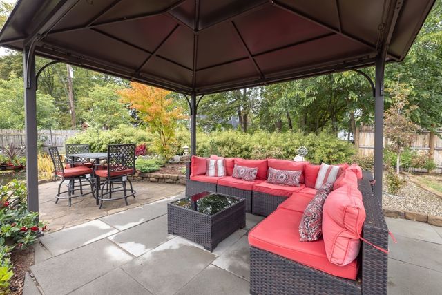 37 Winter St, Wayland, MA 01778