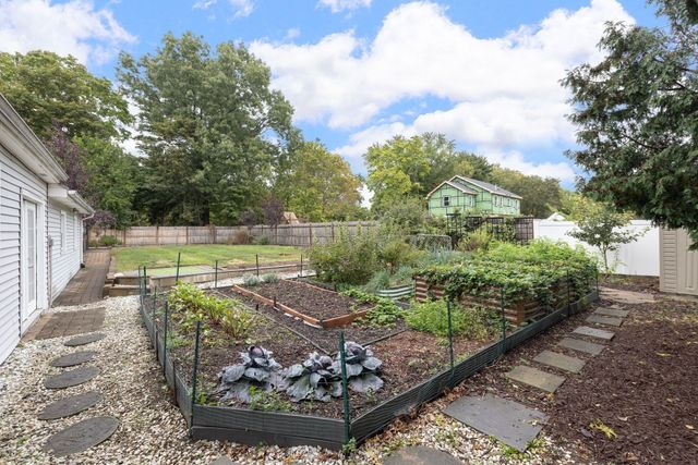 37 Winter St, Wayland, MA 01778
