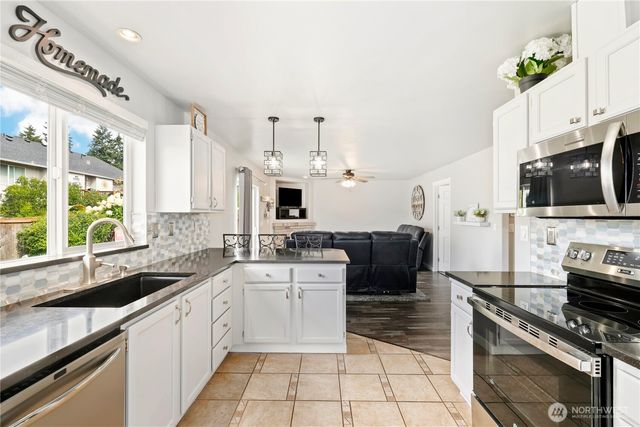 7911 195th Street E, Spanaway, WA 98387