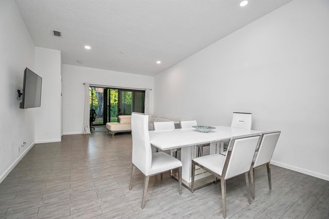 6825 Bridlewood Court, Boca Raton, FL 33433