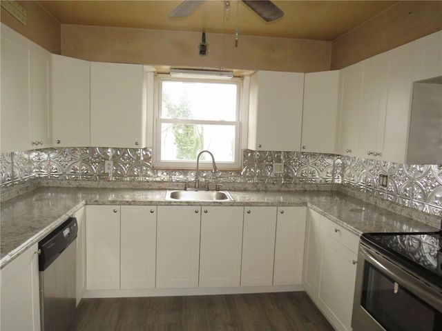 606 Crest Ave, Charleroi Boro, PA 15022