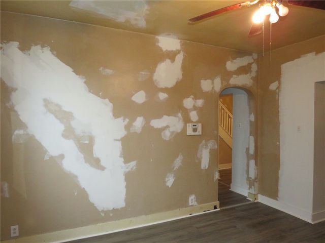 606 Crest Ave, Charleroi Boro, PA 15022