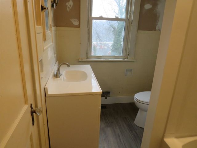 606 Crest Ave, Charleroi Boro, PA 15022