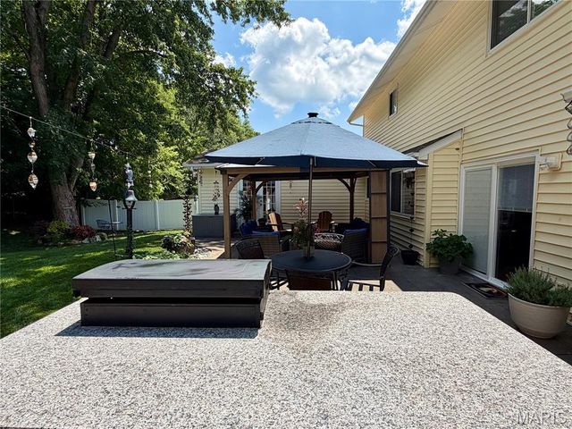 1392 Timothy Ridge Drive, St Charles, MO 63304
