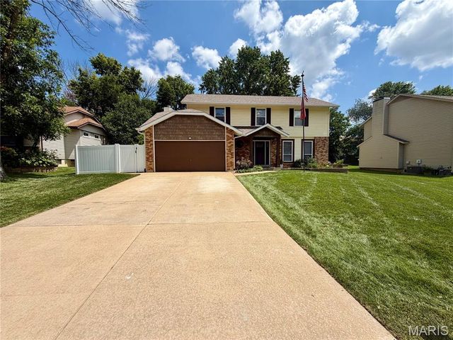 1392 Timothy Ridge Drive, St Charles, MO 63304
