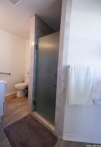 1698 W FM 2200, Devine, TX 78016
