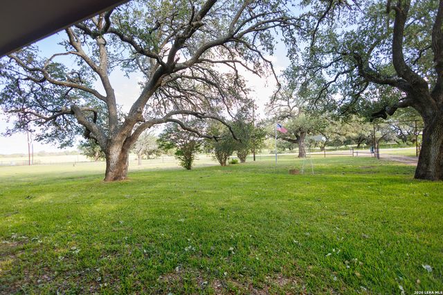 1698 W FM 2200, Devine, TX 78016
