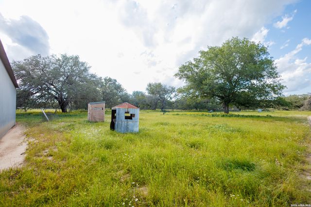 1698 W FM 2200, Devine, TX 78016