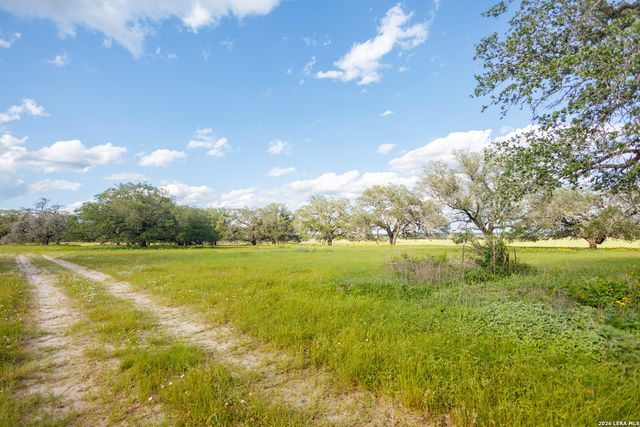 1698 W FM 2200, Devine, TX 78016