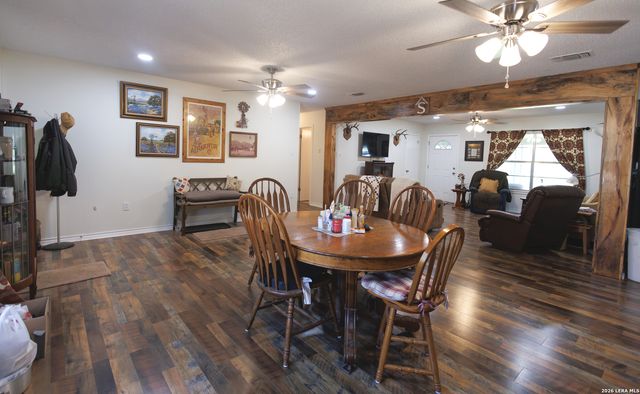 1698 W FM 2200, Devine, TX 78016