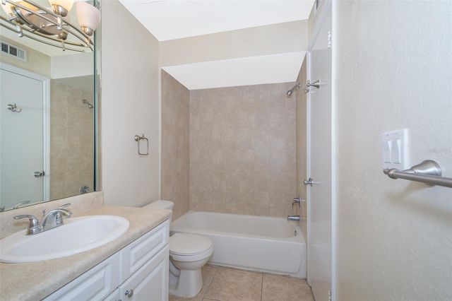 4504 COMMANDER DRIVE 1828, Orlando, FL 32822