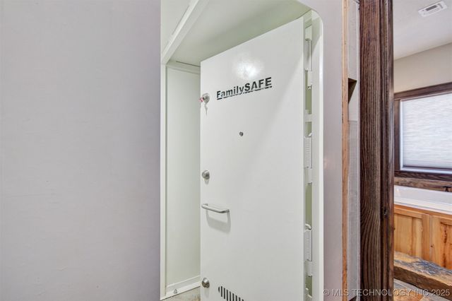 4748 N 4318 Road, Pryor, OK 74361