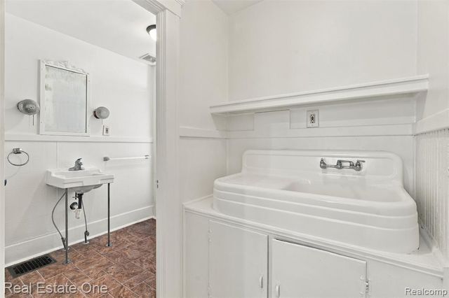 36 W Broadway Street, Ecorse, MI 48229