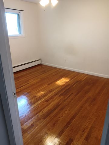 1069 Hayward Street, Manchester, NH 03103