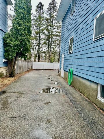 1069 Hayward Street, Manchester, NH 03103