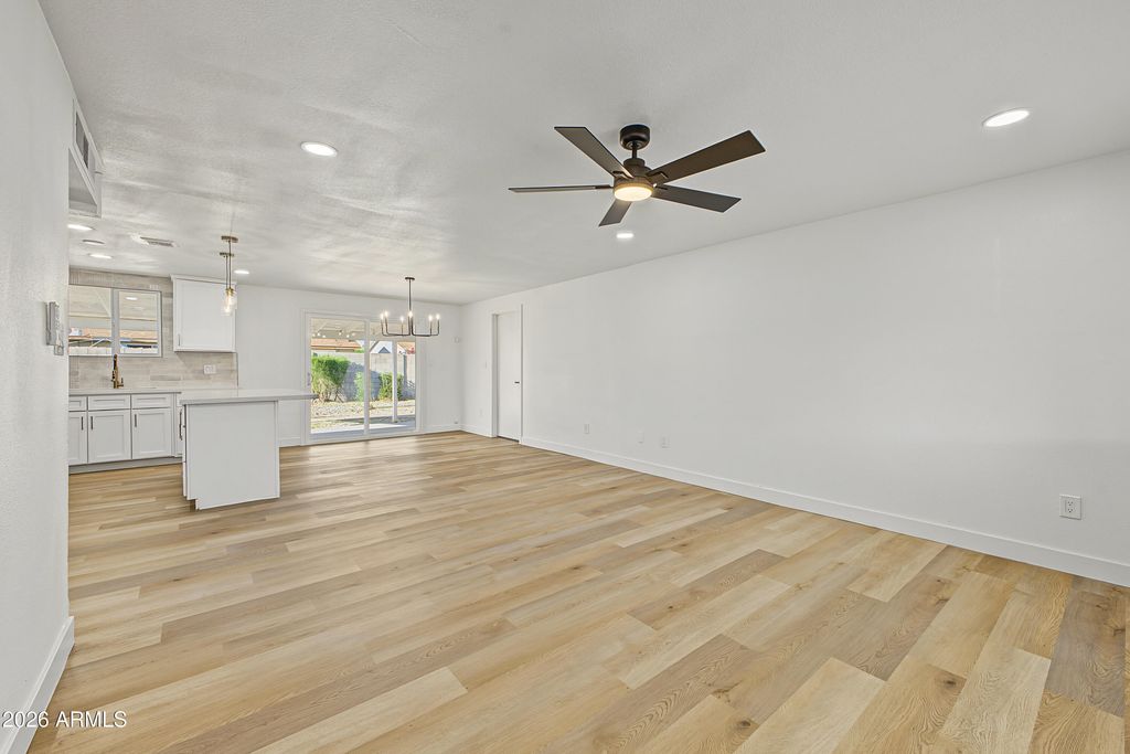 7142 W Westview Drive, Phoenix, AZ 85033 — photo 3