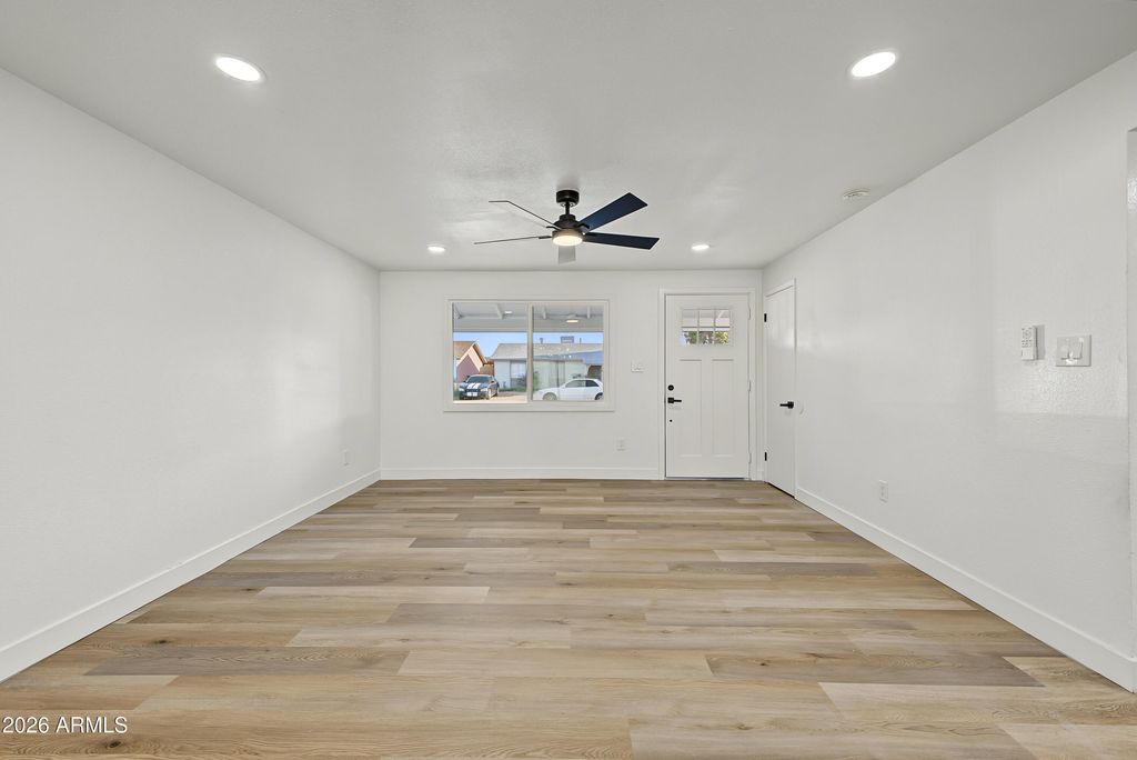 7142 W Westview Drive, Phoenix, AZ 85033 — photo 4