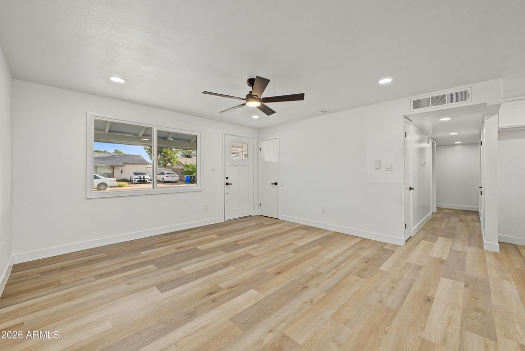7142 W Westview Drive, Phoenix, AZ 85033 — photo 5
