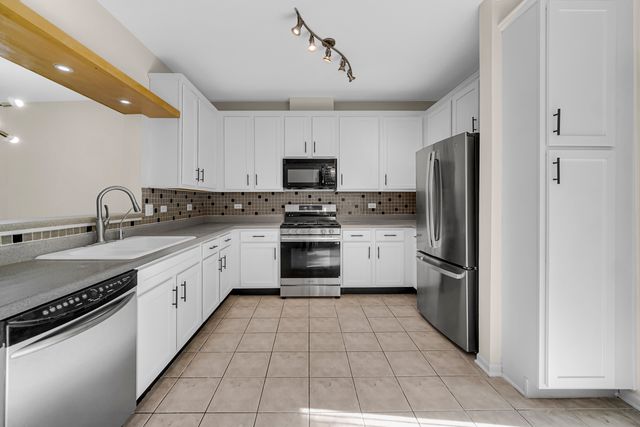 1655 Geneva Drive 1655, Wheeling, IL 60090