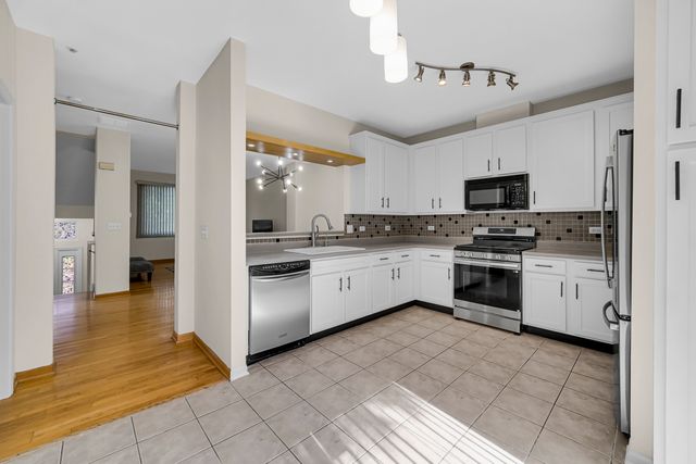 1655 Geneva Drive 1655, Wheeling, IL 60090