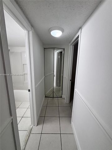 430 Commodore Dr 104, Plantation, FL 33325