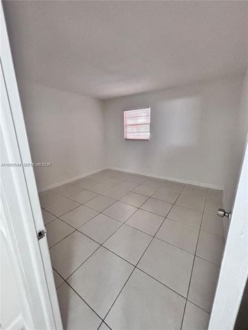 430 Commodore Dr 104, Plantation, FL 33325