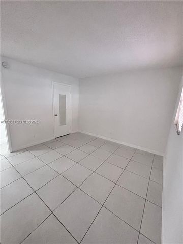 430 Commodore Dr 104, Plantation, FL 33325