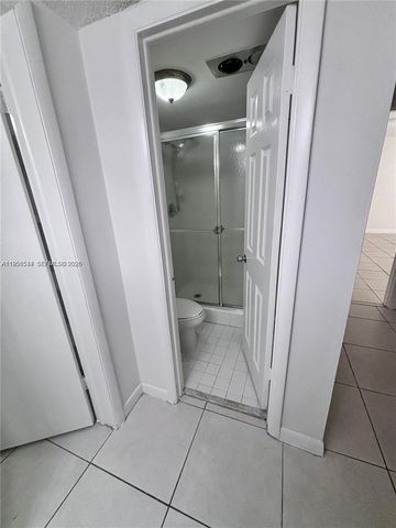 430 Commodore Dr 104, Plantation, FL 33325