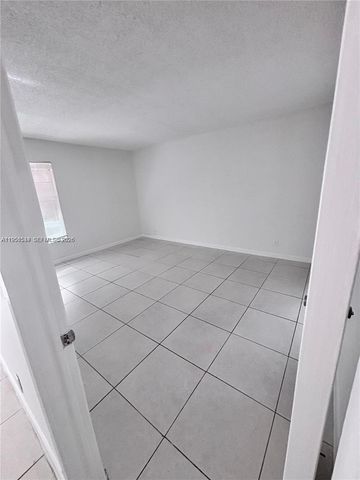 430 Commodore Dr 104, Plantation, FL 33325