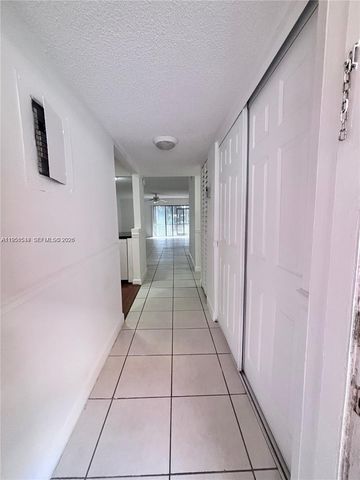 430 Commodore Dr 104, Plantation, FL 33325
