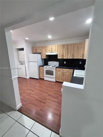 430 Commodore Dr 104, Plantation, FL 33325