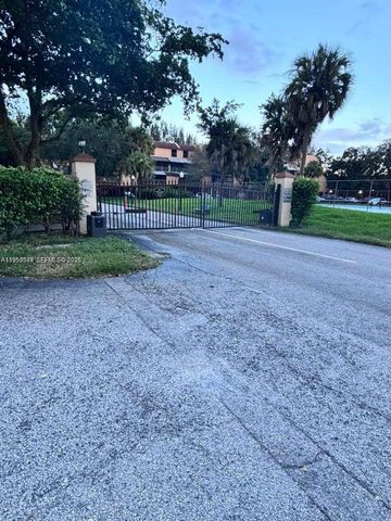 430 Commodore Dr 104, Plantation, FL 33325