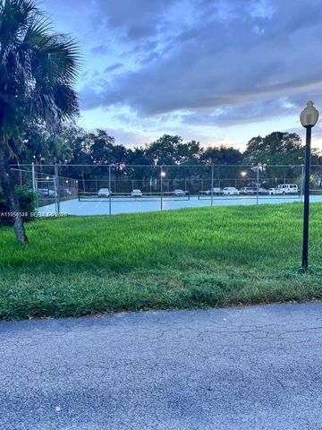 430 Commodore Dr 104, Plantation, FL 33325