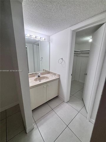 430 Commodore Dr 104, Plantation, FL 33325