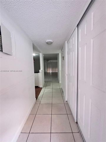 430 Commodore Dr 104, Plantation, FL 33325