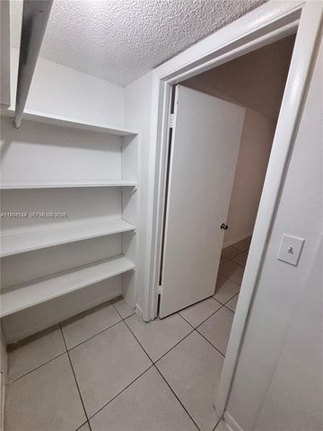 430 Commodore Dr 104, Plantation, FL 33325