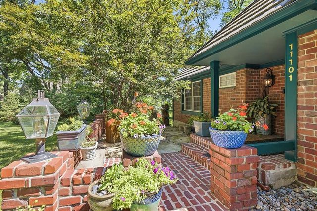 11101 BELLEVIEW Avenue, Kansas City, MO 64114