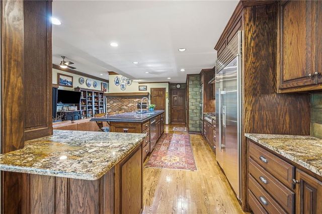 11101 BELLEVIEW Avenue, Kansas City, MO 64114