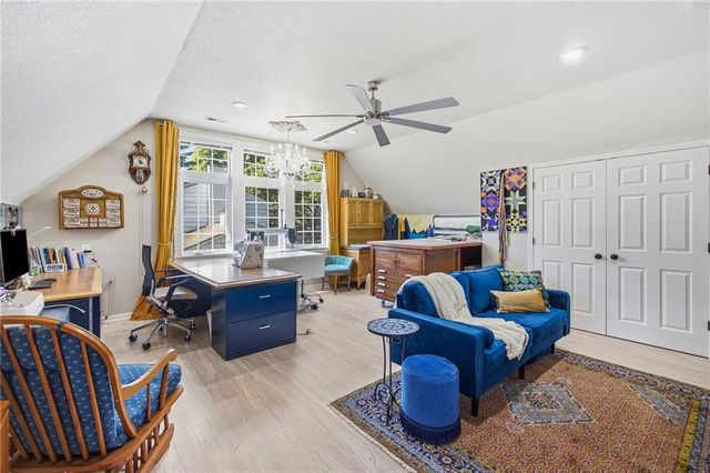 11101 BELLEVIEW Avenue, Kansas City, MO 64114