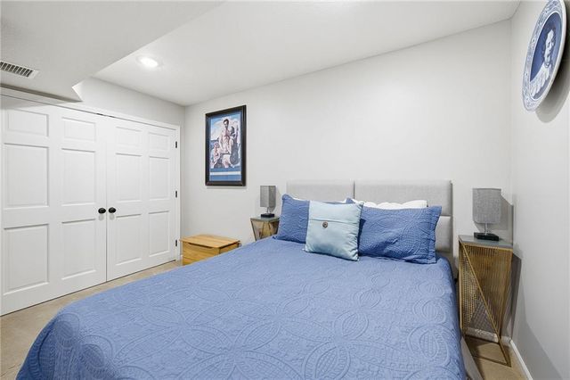 11101 BELLEVIEW Avenue, Kansas City, MO 64114