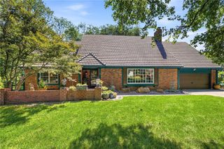 11101 BELLEVIEW Avenue, Kansas City, MO 64114