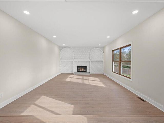 680 Forest Grove LANE, Brookfield, WI 53005