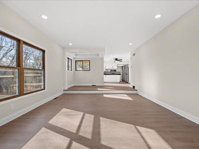 680 Forest Grove LANE, Brookfield, WI 53005