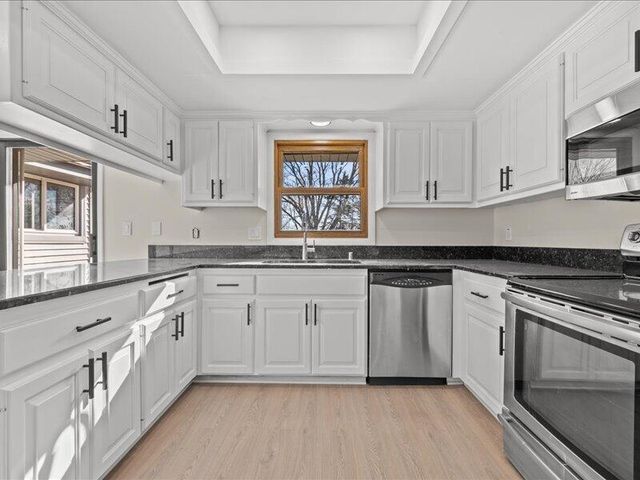 680 Forest Grove LANE, Brookfield, WI 53005