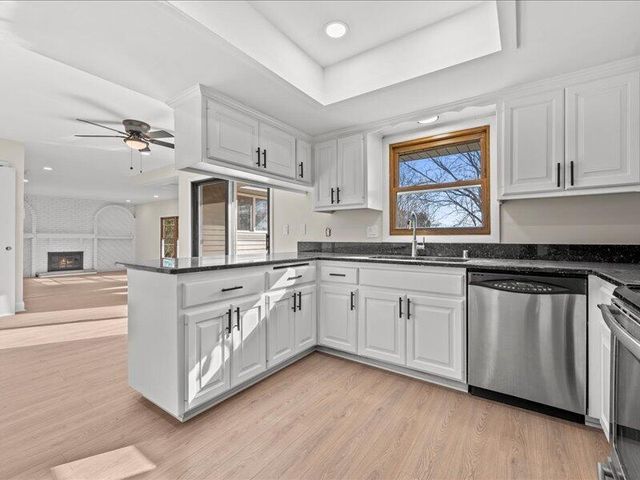 680 Forest Grove LANE, Brookfield, WI 53005