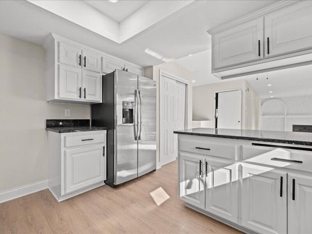 680 Forest Grove LANE, Brookfield, WI 53005