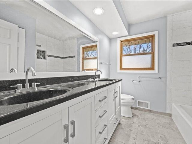 680 Forest Grove LANE, Brookfield, WI 53005